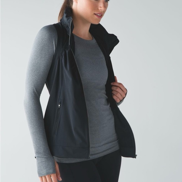 Lululemon on Go the Distance Runners Vest w/ zip-out hood, lightweight, black 8 - Picture 2 of 15